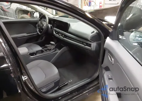 2025 Kia K4 Lxs из США, поврежденный, VIN 3KPFT4DEXSE047481